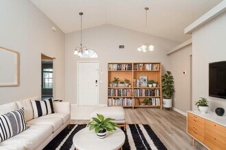 303 Riunite Cir in Winter Springs, FL - Foto de edificio - Building Photo