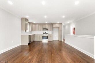 147 N 15th St in East Orange, NJ - Building Photo - Building Photo