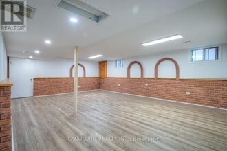 15 Arkona Dr in Toronto, ON - Building Photo - Building Photo