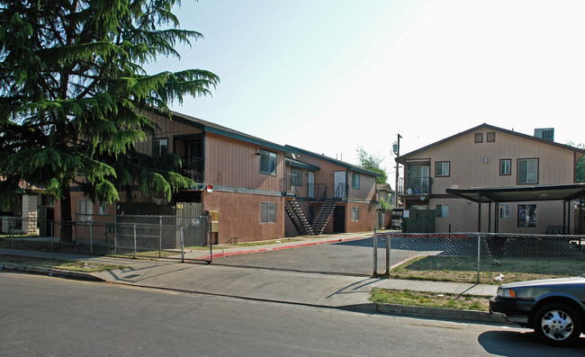 460 N Glenn Ave in Fresno, CA - Building Photo - Building Photo