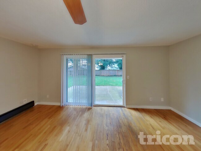 12306 86 Ave E in Puyallup, WA - Foto de edificio - Building Photo