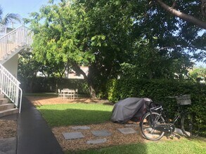 2800 Pine Tree Dr, Unit 1 in Miami Beach, FL - Building Photo - Building Photo