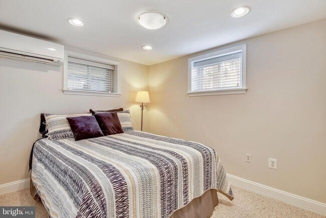 905 Quackenbos St NW in Washington, DC - Building Photo - Building Photo