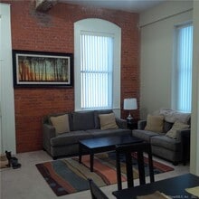 35 Mill St in Unionville, CT - Foto de edificio - Building Photo