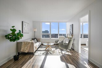 3930 N Pine Grove Ave, Unit 2308 in Chicago, IL - Foto de edificio - Building Photo