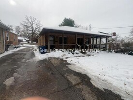 4812 Lakeview Dr in Des Moines, IA - Building Photo