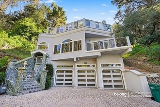 7716 Skyline Blvd in Oakland, CA - Foto de edificio - Building Photo