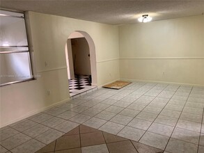 1079 W 42nd St in Hialeah, FL - Building Photo - Building Photo