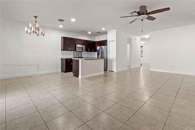 5808 NW 46th Ln in Lauderhill, FL - Building Photo - Building Photo