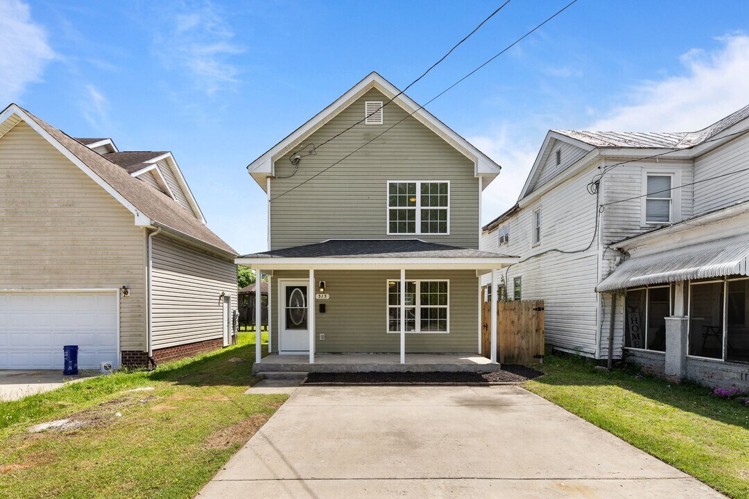 515 Battery Ave in Suffolk, VA - Building Photo