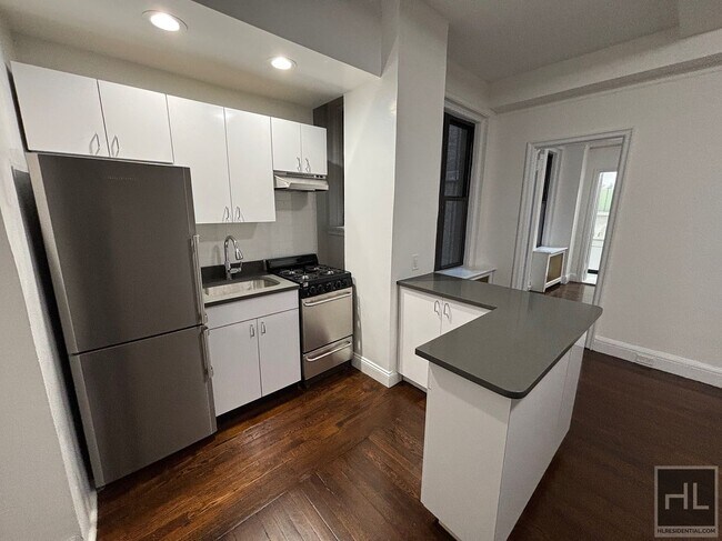 EAST 46 STREET in New York, NY - Building Photo - Building Photo