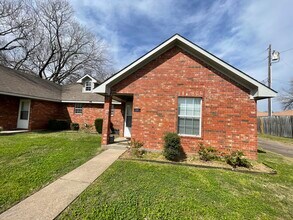 2507 W Chestnut St in Denison, TX - Building Photo - Building Photo
