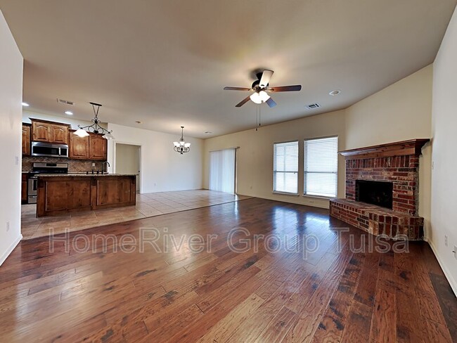 8421 N 76th E Ave in Owasso, OK - Building Photo - Building Photo
