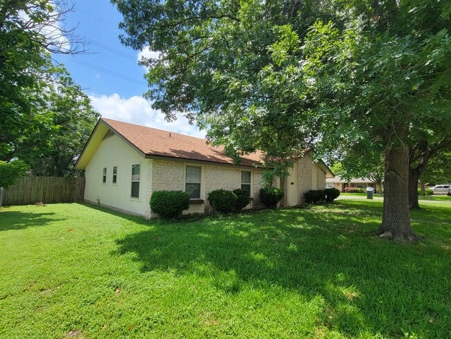 700 E Central Dr in Georgetown, TX - Building Photo - Building Photo