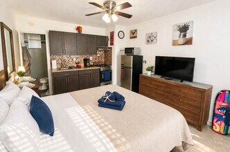 338 Van Buren St in Hollywood, FL - Building Photo - Building Photo