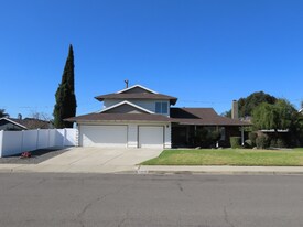 11852 Crystal Ave in Chino, CA - Building Photo