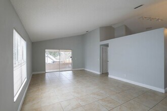 647 Falling Oak Cove in Apopka, FL - Building Photo - Building Photo