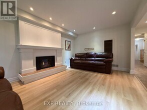 58 Moore Pl in Barrie, ON - Building Photo - Building Photo