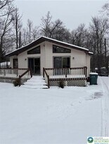 9203 Westwood Dr in Tobyhanna, PA - Building Photo