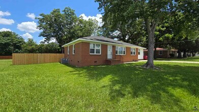 412 N Houston Lake Blvd in Centerville, GA - Building Photo - Building Photo