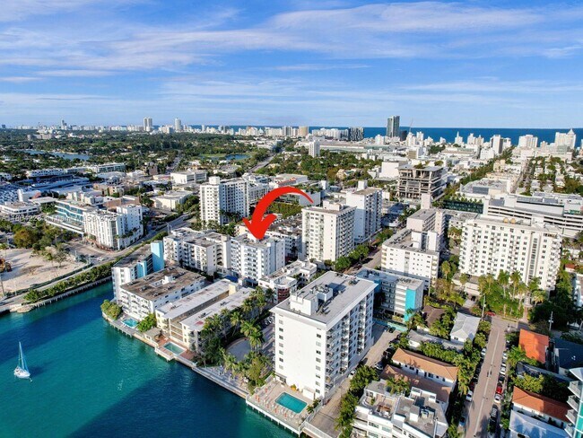 1658 Bay Rd in Miami Beach, FL - Building Photo - Building Photo