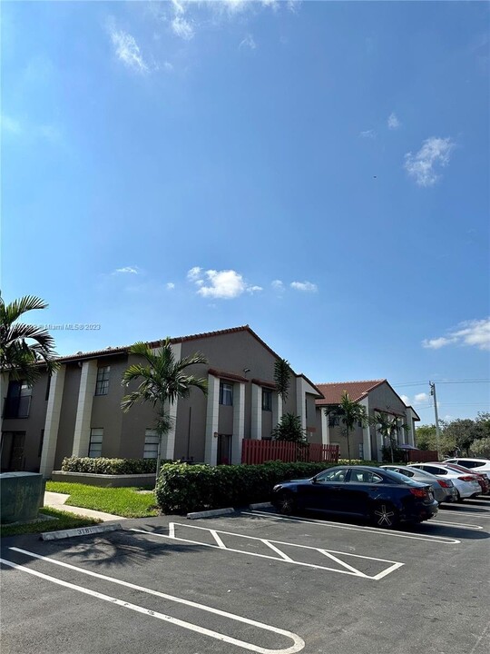 3163 Coral Ridge Dr in Coral Springs, FL - Foto de edificio