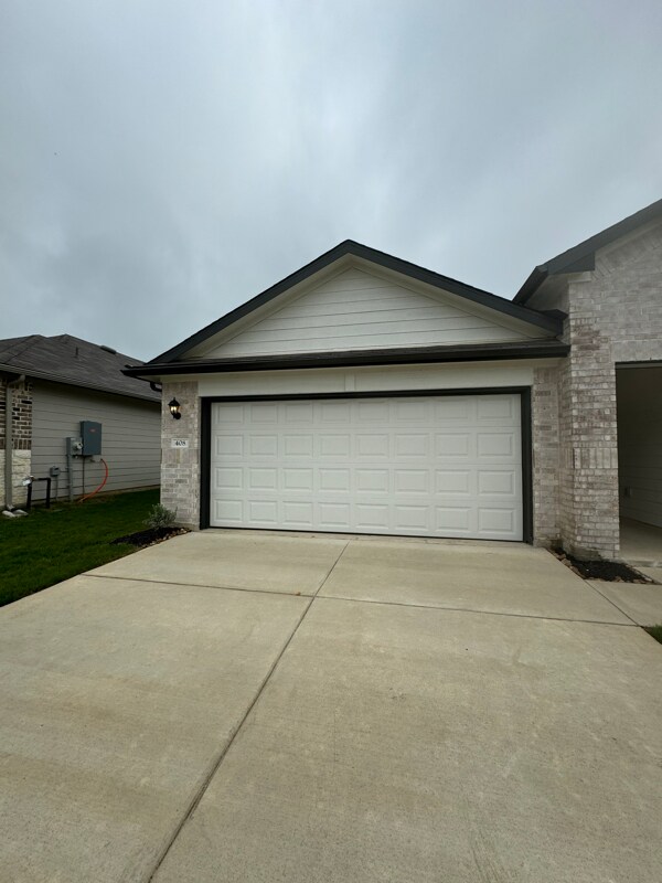 408 Chaco Lp in Seguin, TX - Building Photo - Building Photo