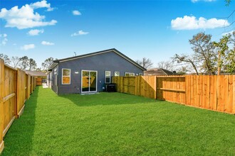 9433 Kentshire Dr in Houston, TX - Building Photo - Building Photo