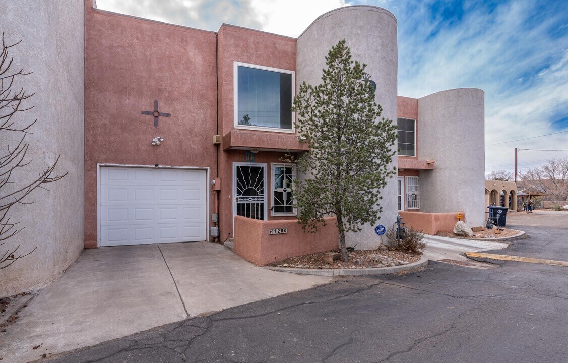 1280 Rosemont Ave NW in Albuquerque, NM - Building Photo