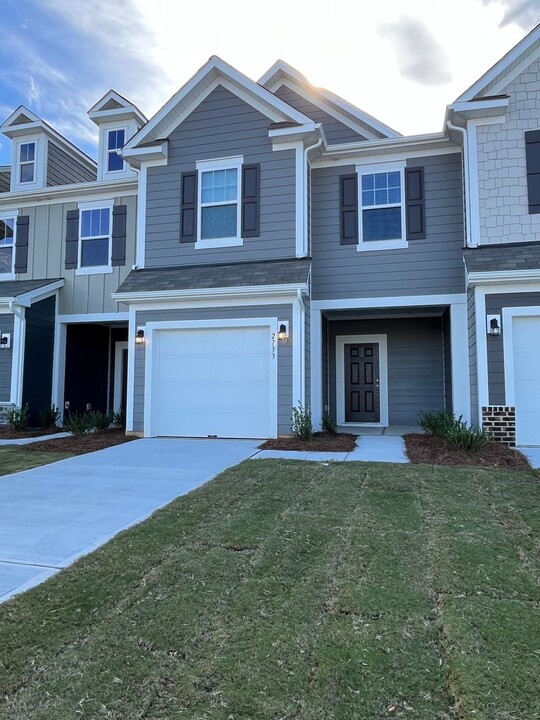 2733 Yeager Dr NW in Concord, NC - Foto de edificio