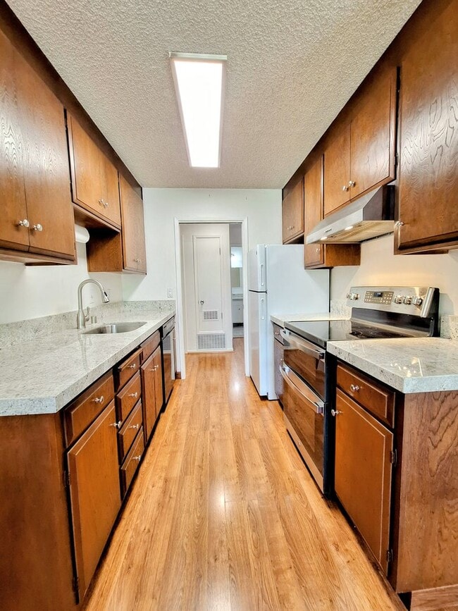255 S Rengstorff Ave in Mountain View, CA - Building Photo - Building Photo