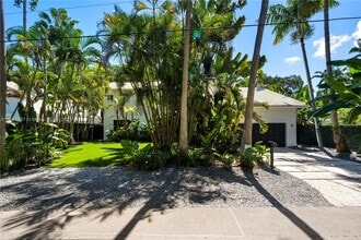 3782 El Prado Blvd in Miami, FL - Foto de edificio - Building Photo