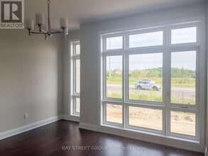 993 Crowsnest Holw in Pickering, ON - Building Photo - Building Photo