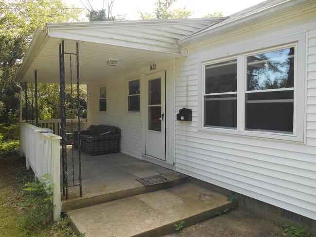 1608 E University St in Bloomington, IN - Building Photo - Building Photo