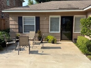 4502 Pine St in Bellaire, TX - Foto de edificio - Building Photo