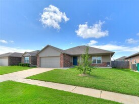 11104 NW 99th St in Yukon, OK - Building Photo