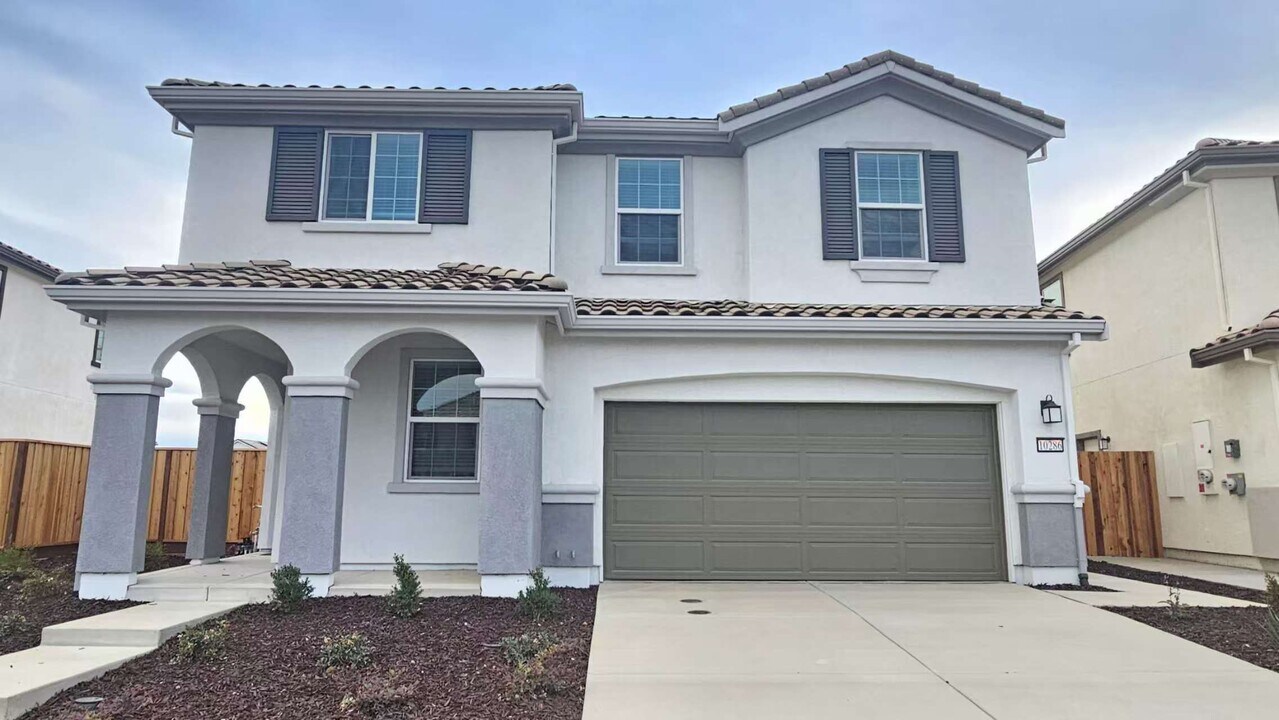 10286 Rashmi Dr in Elk Grove, CA - Building Photo