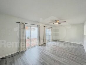 5000 Dunderdale Ct in Virginia Beach, VA - Building Photo - Building Photo