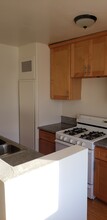 705 S Chevy Chase Dr, Unit 4 in Glendale, CA - Building Photo - Building Photo