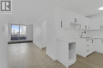 223 Jackson St W in Hamilton, ON - Building Photo - Building Photo