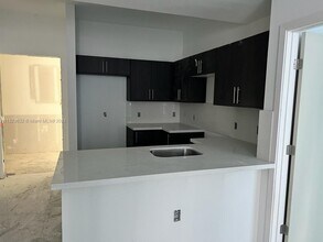 1 Curtiss Pkwy-Unit -3 in Miami Springs, FL - Building Photo - Building Photo