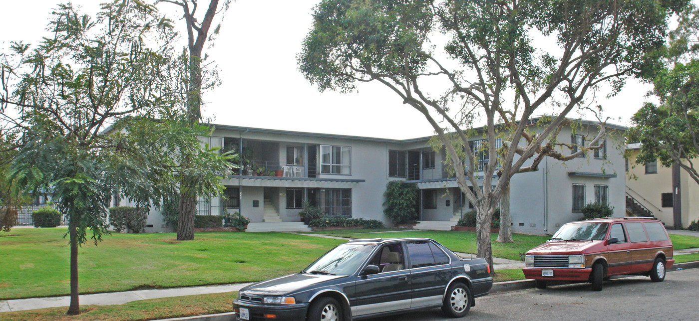 5640-5650 Corbett St in Los Angeles, CA - Building Photo