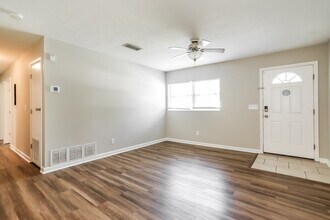 5725 Fiat Ln in Jacksonville, FL - Building Photo - Building Photo