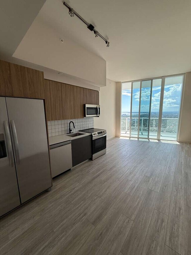 521 SW 4th Ave, Unit A10 in Miami, FL - Building Photo - Building Photo