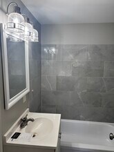 421 Pine St, Unit C in Clio, MI - Foto de edificio - Building Photo