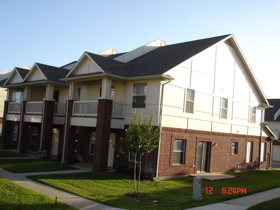 Murphy Road Town Homes in Missouri City, TX - Building Photo