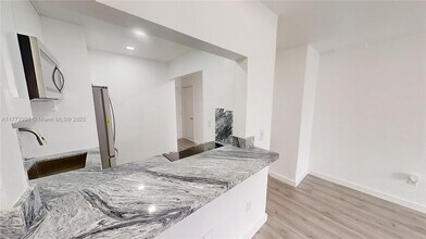1441 Lincoln Rd in Miami Beach, FL - Building Photo - Building Photo