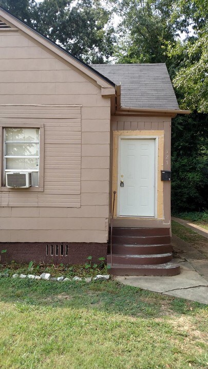 127 E Merrick St in Shreveport, LA - Building Photo