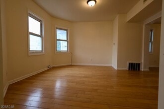 16 N 5th St, Unit 2 in Newark, NJ - Building Photo - Building Photo