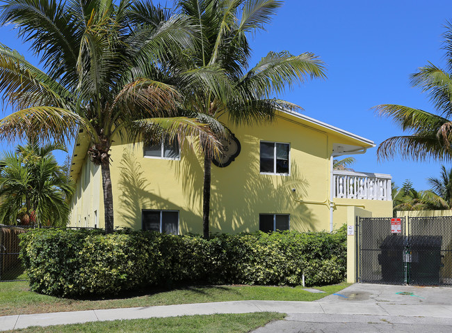 Wilton Place in Wilton Manors, FL - Building Photo - Building Photo